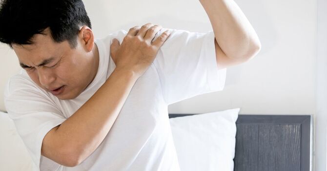 Is It Frozen Shoulder? A 4‑Step Self‑Test ＋ Proven Strategies for Faster, Full Recovery image